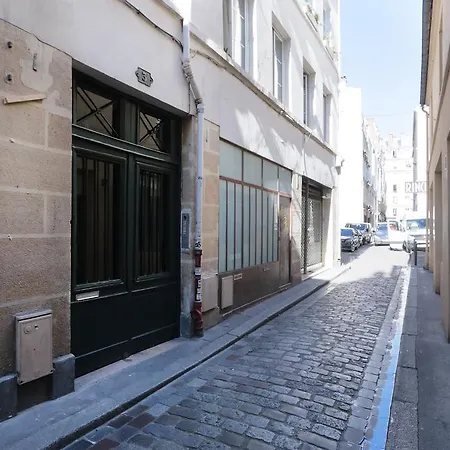 Bastille Terrace Apartment